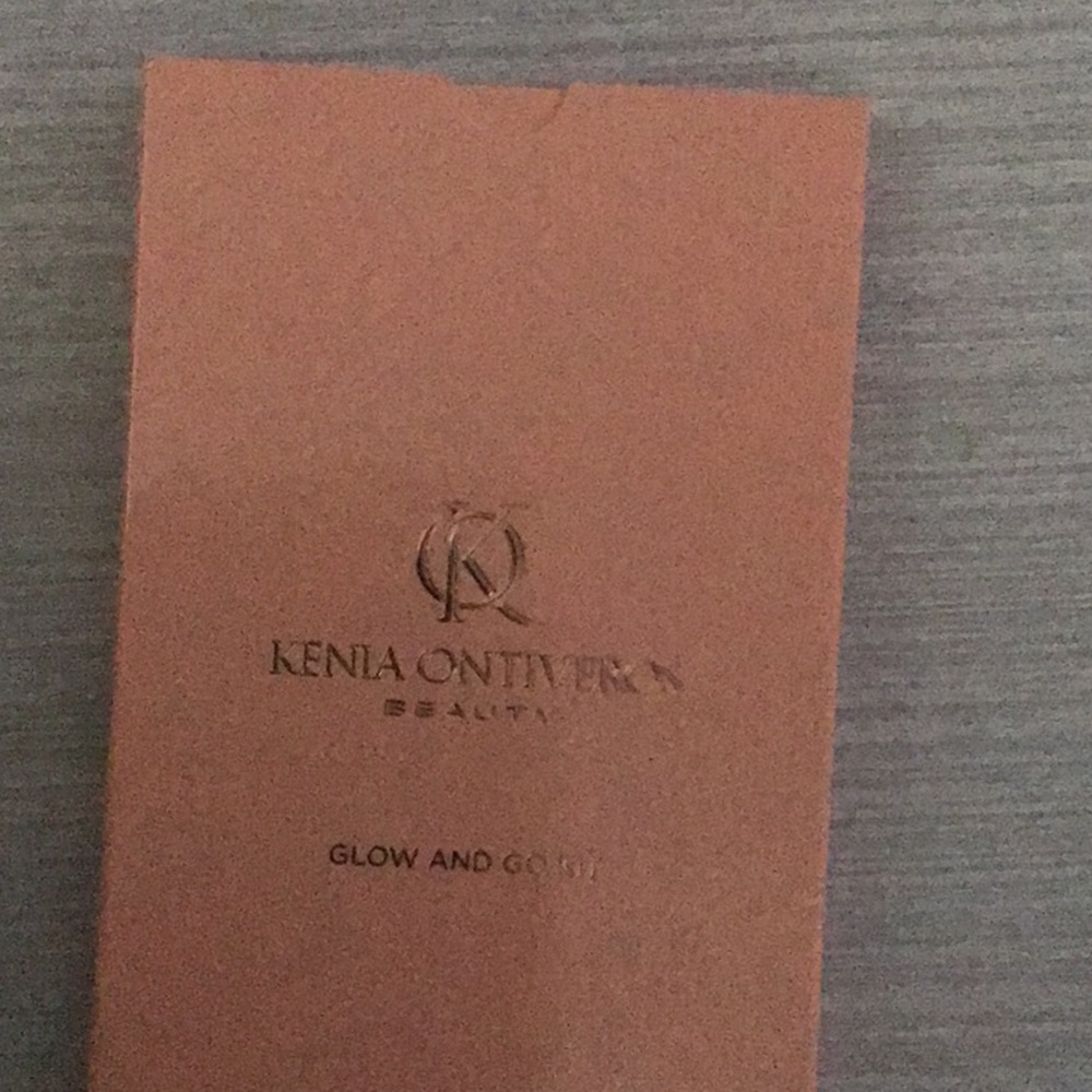 Kenia ontiveros glow and go beauty palette